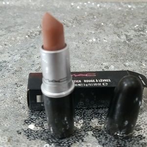 MAC LIPSTICK